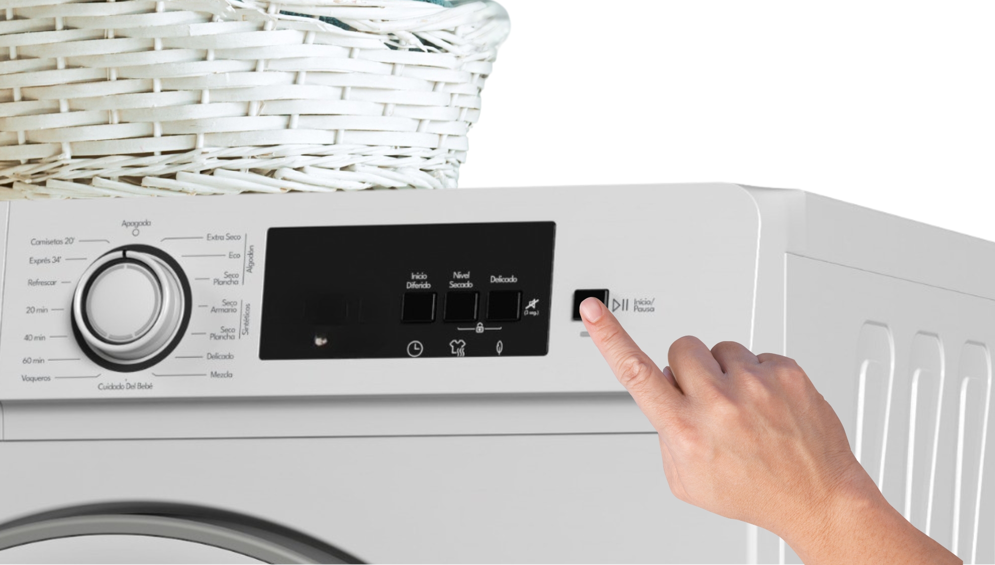 Mano sobre una secadora